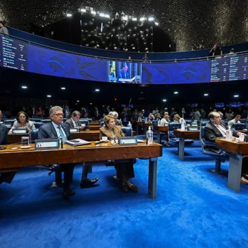 IMG_1826 PL 2531/2021 AVANÇA NO SENADO E PRESSÃO AUMENTA PELA APROVAÇÃO DO PISO DOS PROFISSIONAIS DA EDUCAÇÃO