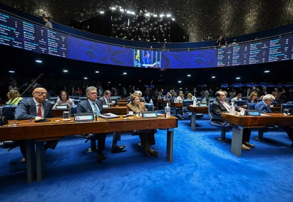 PL 2531/2021 AVANÇA NO SENADO E PRESSÃO AUMENTA PELA APROVAÇÃO DO PISO DOS PROFISSIONAIS DA EDUCAÇÃO